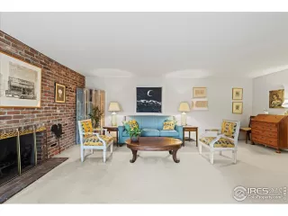 Photo #5: 987831 Listing