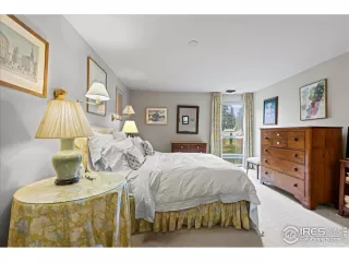 Photo #6: 987831 Listing