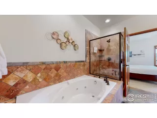 Photo #5: 987877 Listing