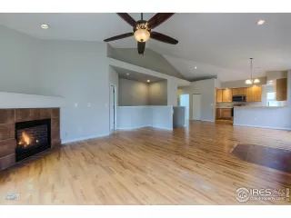 Photo #5: 987925 Listing