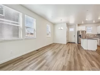 Photo #5: 9879282 Listing