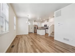 Photo #6: 9879282 Listing