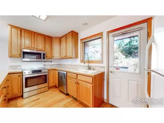 Photo #5: 988017 Listing