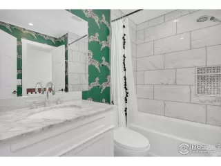 Photo #6: 988083 Listing