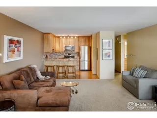 Photo #4: 988100 Listing