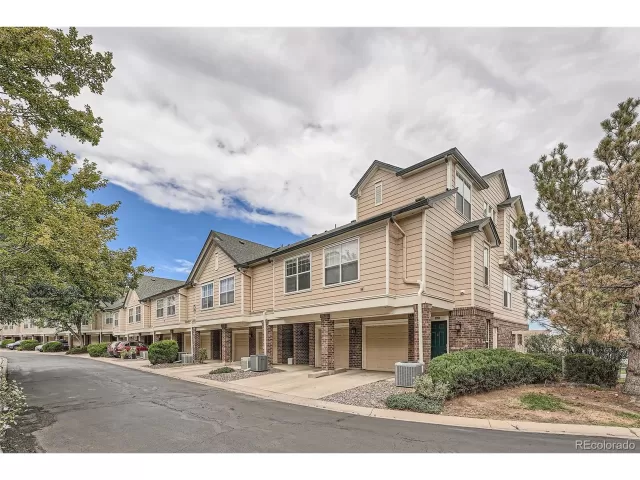 MLS: 9881478 Condo For Sale