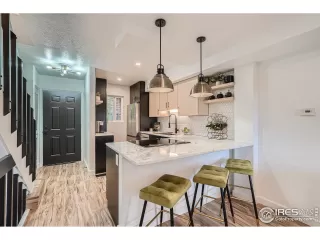 Photo #5: 988197 Listing