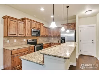 Photo #4: 988237 Listing 
