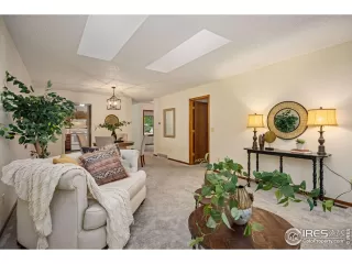 Photo #4: 988249 Listing