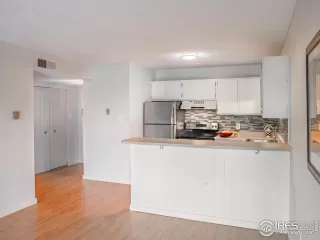 Photo #5: 988257 Listing 