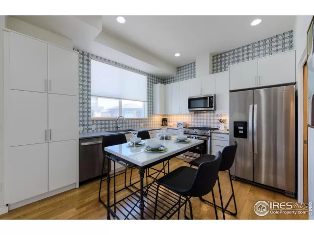 MLS: 988273 Condo For Sale
