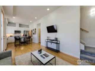 Photo #4: 988273 Listing