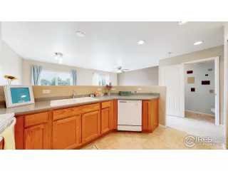 Photo #6: 988409 Listing