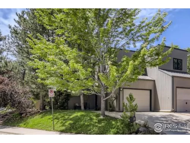 MLS: 988461 Condo For Sale