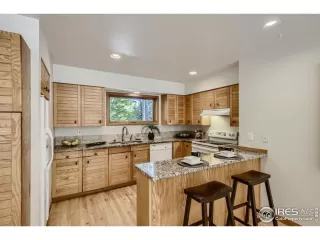 Photo #4: 988461 Listing 