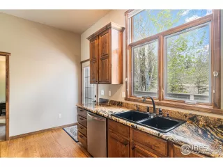 Photo #5: 988476 Listing