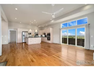 Photo #4: 988517 Listing