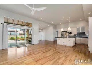 Photo #5: 988517 Listing