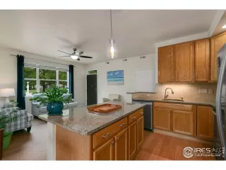 Photo #5: 988540 Listing