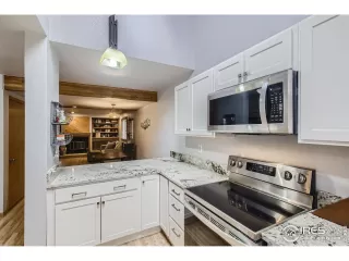 Photo #4: 988560 Listing