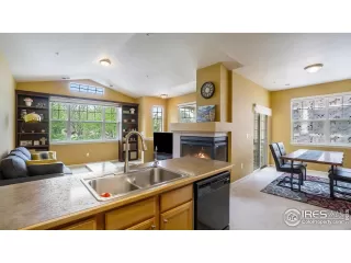 Photo #6: 988619 Listing