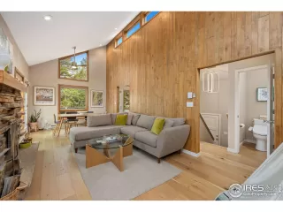 Photo #3: 988673 Listing