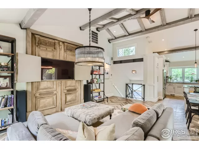 MLS: 988744 Condo For Sale