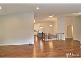 Photo #5: 988756 Listing