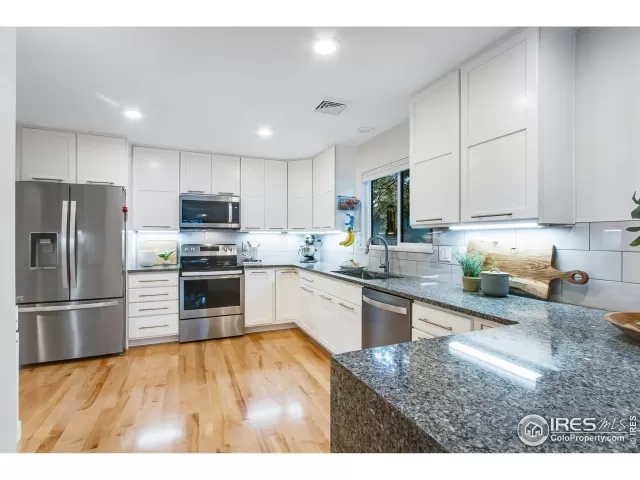 MLS: 988757 Condo For Sale