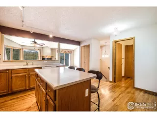 Photo #6: 988944 Listing