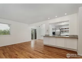 Photo #5: 988978 Listing 