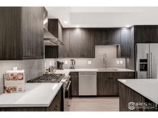 Photo #6: 988991 Listing