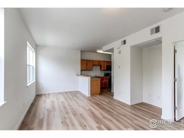 MLS: 989117 Condo For Sale