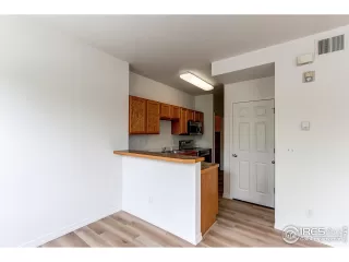 Photo #6: 989117 Listing