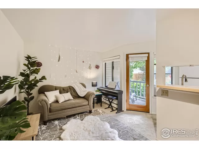 MLS: 989159 Condo For Sale