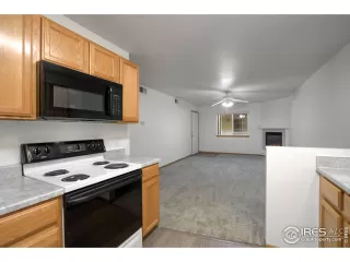 Photo #6: 989306 Listing