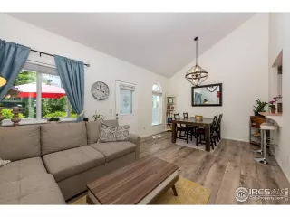 Photo #5: 989349 Listing