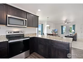 Photo #5: 989413 Listing