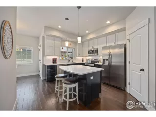 Photo #3: 989479 Listing