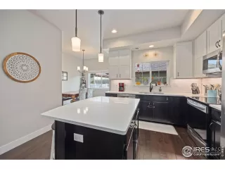 Photo #4: 989479 Listing