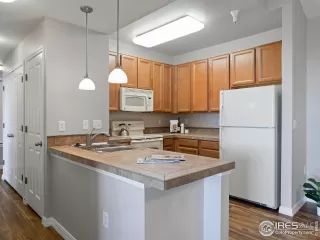 Photo #5: 989487 Listing