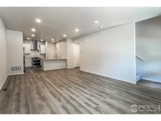 Photo #5: 989527 Listing