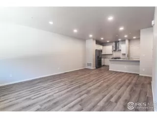 Photo #6: 989527 Listing