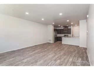 Photo #4: 989528 Listing