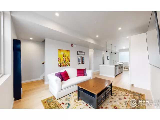 MLS: 989559 Condo For Sale