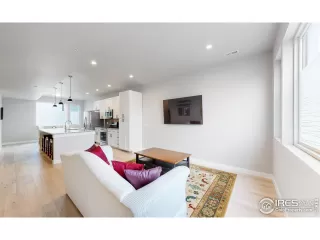 Photo #3: 989559 Listing