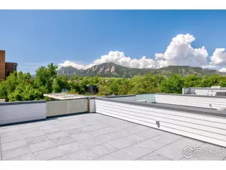 Photo #1: 989595 Listing