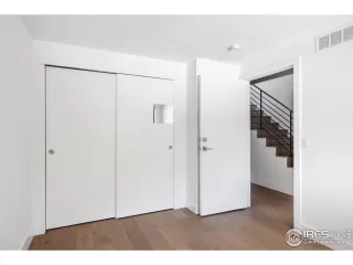 Photo #5: 989595 Listing