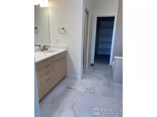 Photo #4: 989627 Listing