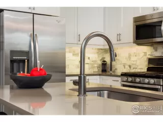 Photo #3: 989648 Listing